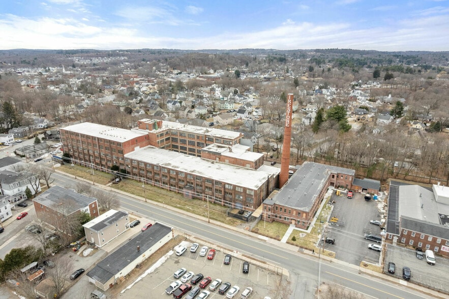 81 Apsley St, Hudson, MA for sale - Building Photo - Image 2 of 11