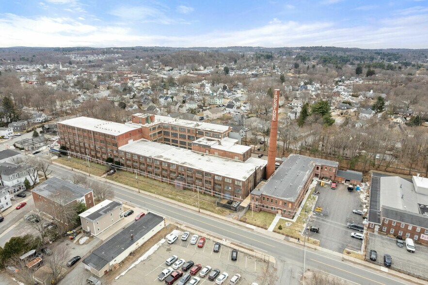 81 Apsley St, Hudson, MA à vendre - Photo du bâtiment - Image 1 de 11