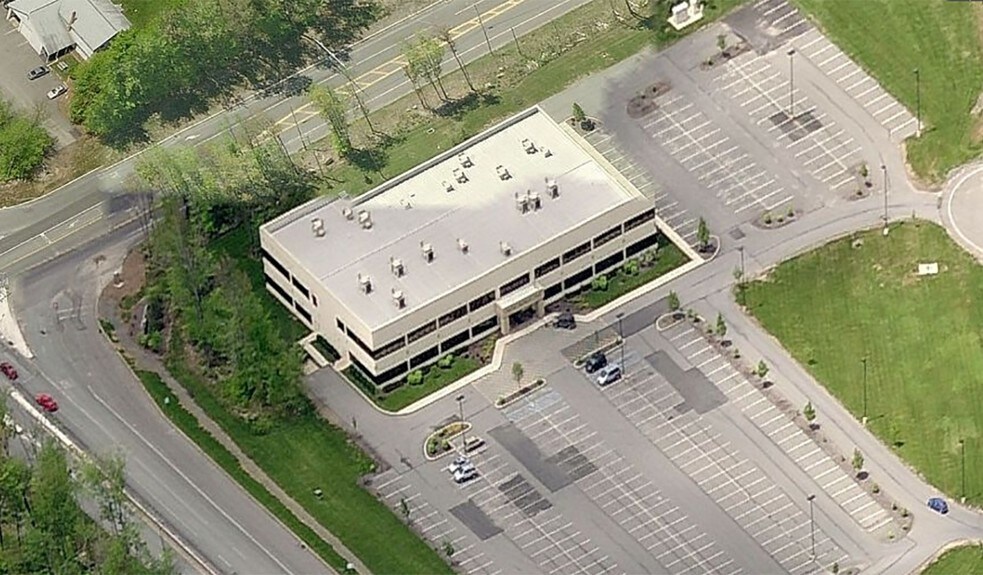 100 Community Dr, Tobyhanna, PA à louer - Photo du bâtiment - Image 2 de 26