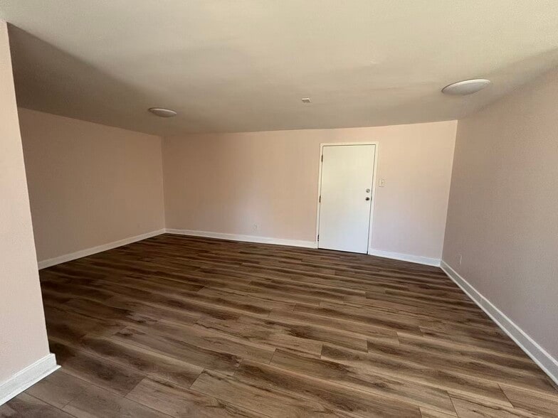 2017 Beatties Ford Rd, Charlotte, NC for lease - Building Photo - Image 2 of 6