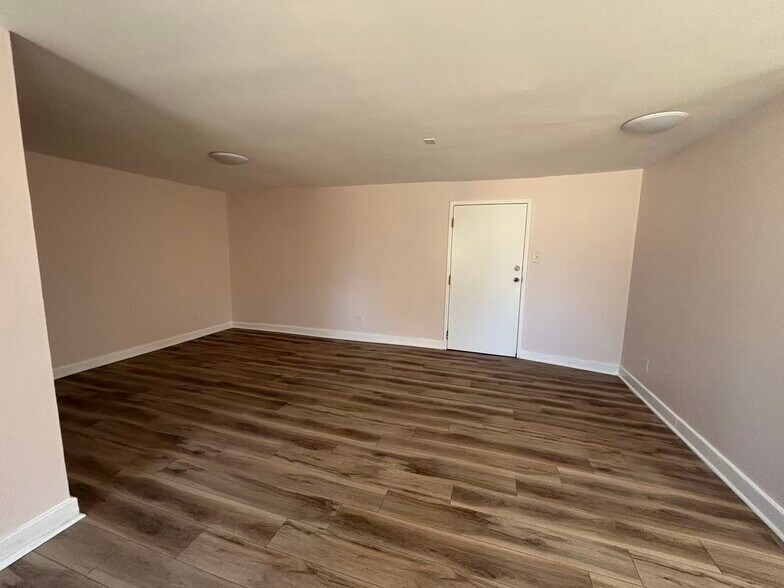 2017 Beatties Ford Rd, Charlotte, NC à louer - Photo du bâtiment - Image 2 de 6