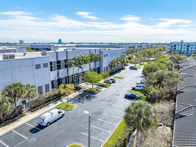 3300 SW 64th Ave, Davie, FL à louer - Photo du bâtiment - Image 3 de 15