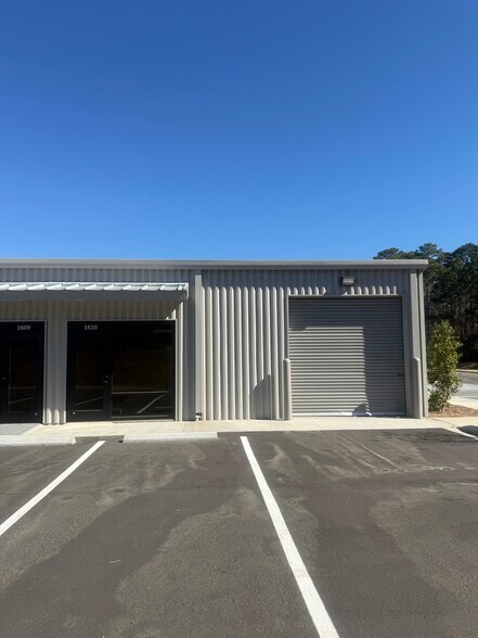 11 Buckhead Bay Rd, Bluffton, SC à louer - Photo du bâtiment - Image 2 de 12