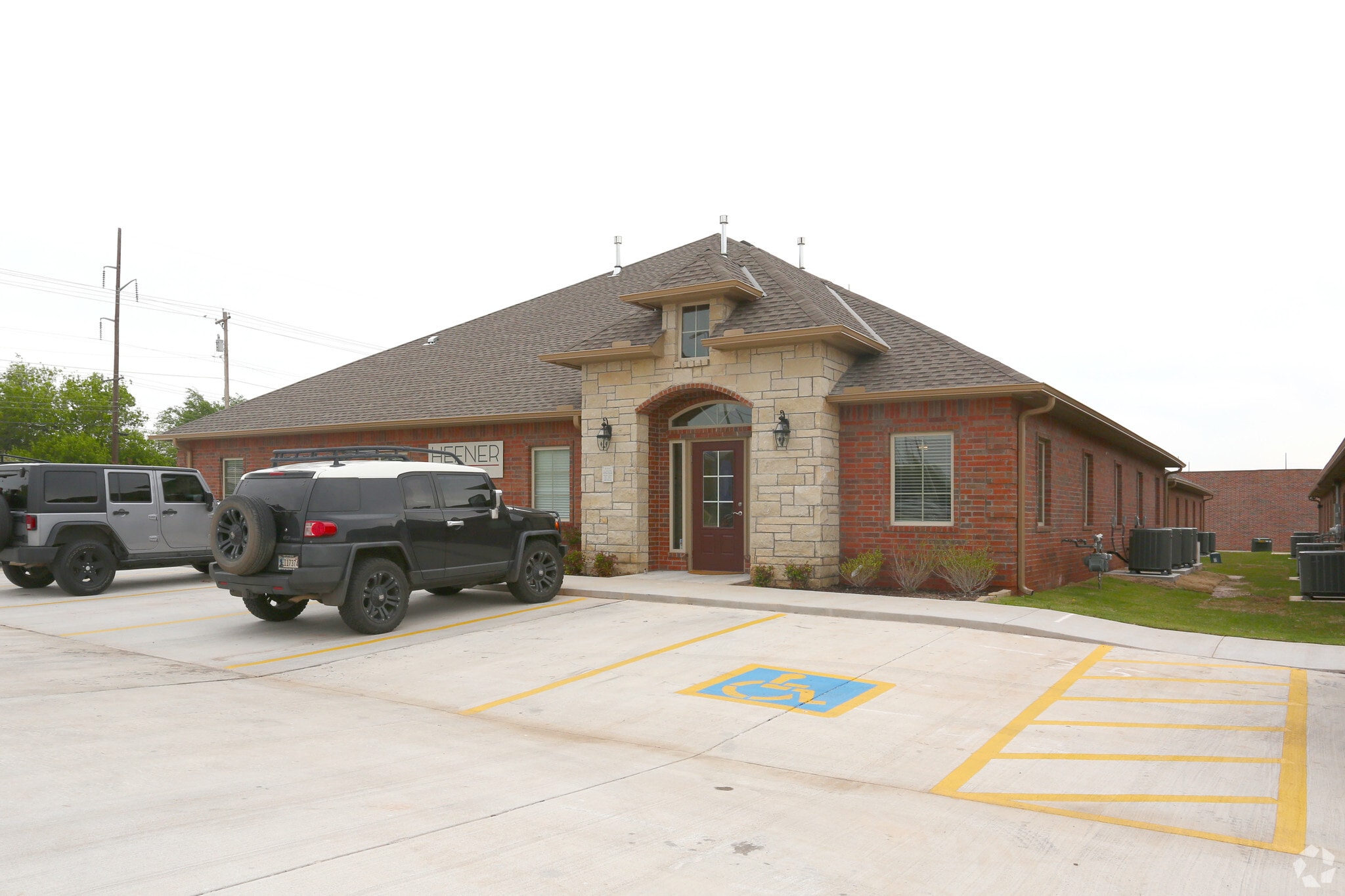 2236 W Hefner Rd, Oklahoma City, OK for lease Primary Photo- Image 1 of 13