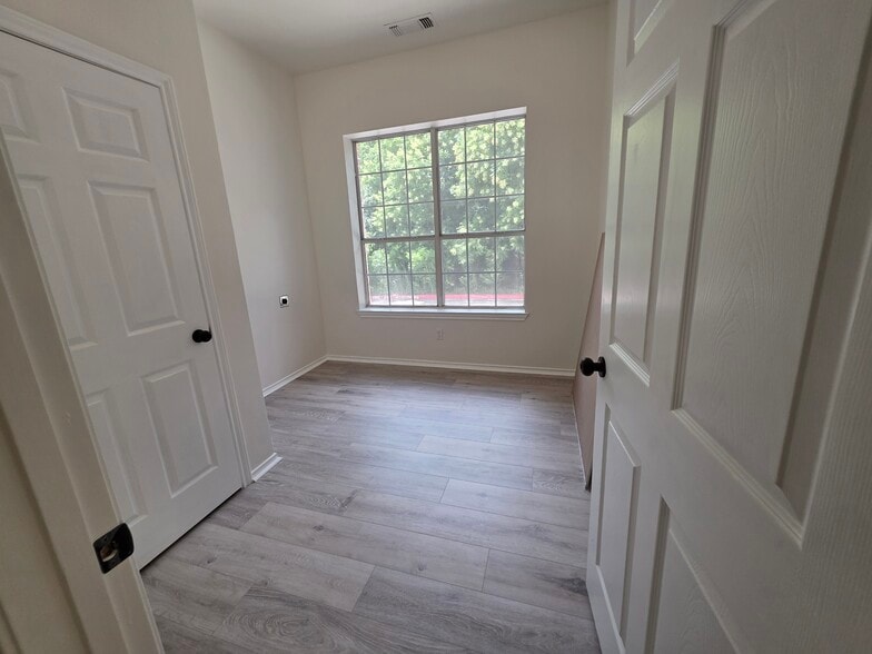 5601-5605 Virginia Pky, McKinney, TX for lease - Building Photo - Image 3 of 28