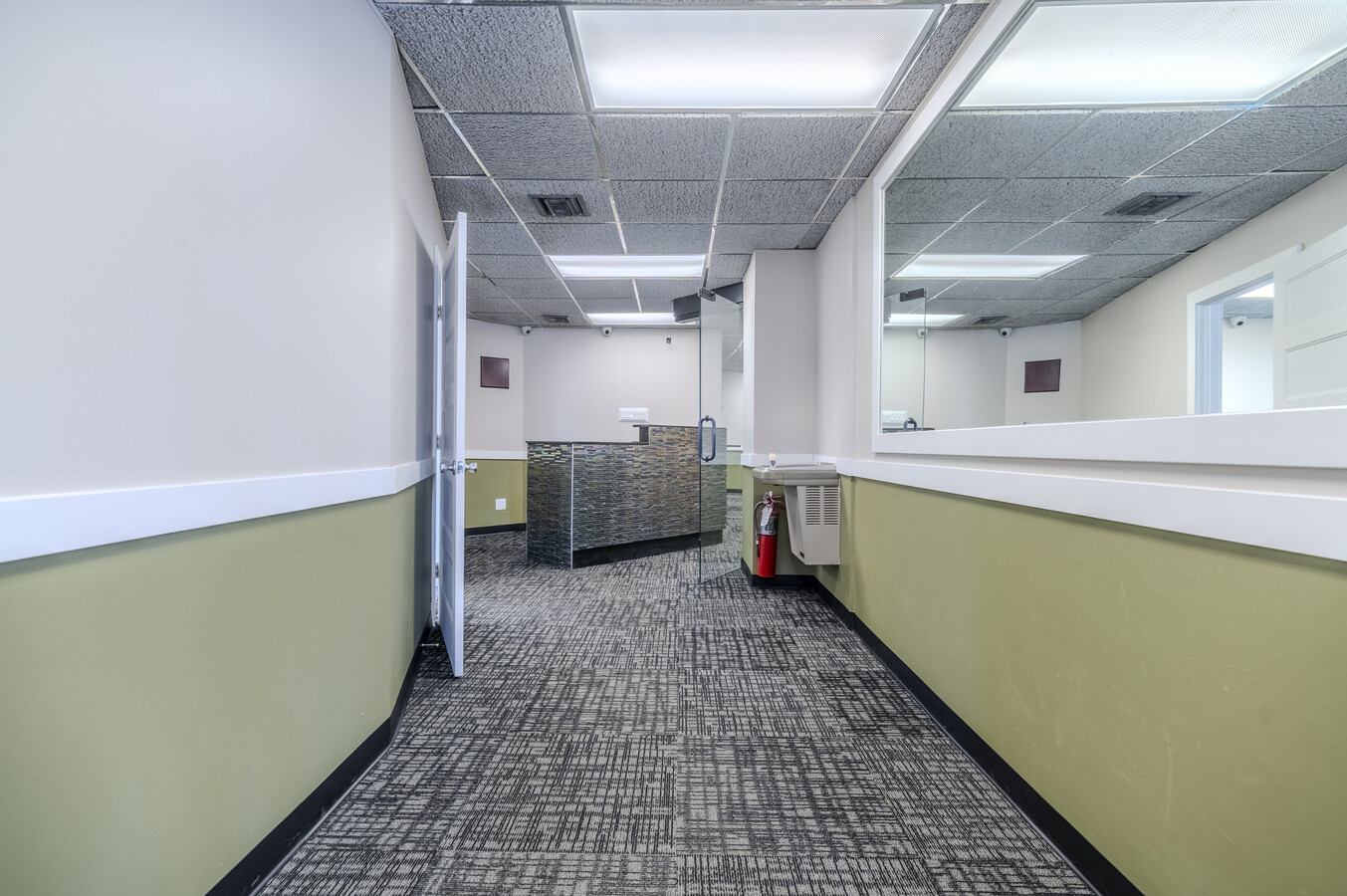1575 Hillside Ave, New Hyde Park, NY 11040 - Unit 309 - - Interior Photo - Image 2 of 24