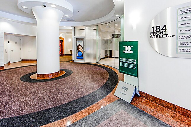184 Front St E, Toronto, ON à louer - Hall d’entrée - Image 2 de 11