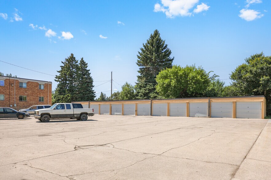 1411 20th St S, Moorhead, MN à vendre - Photo du bâtiment - Image 2 de 7
