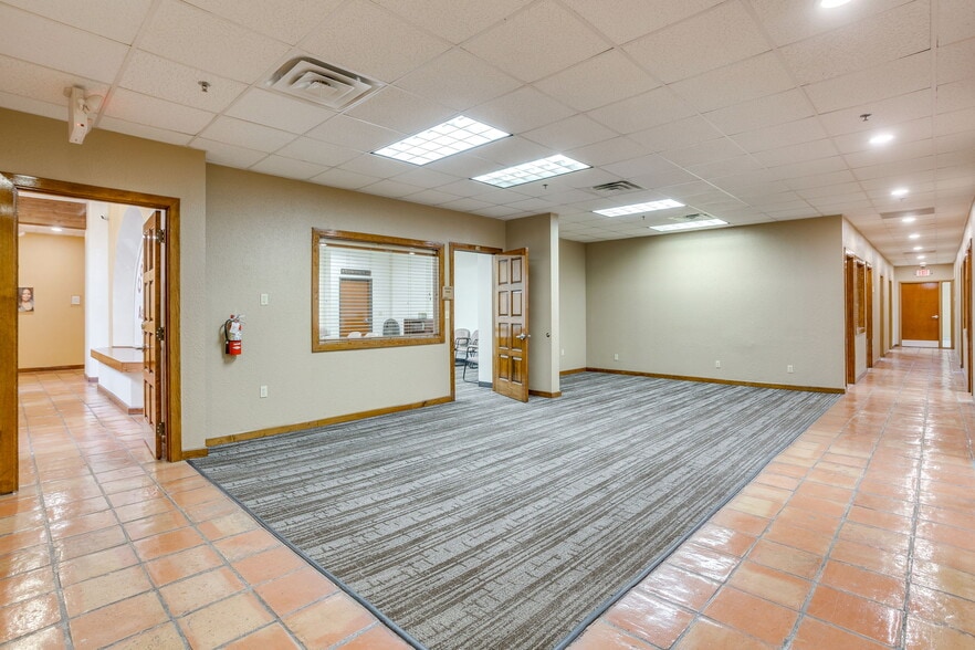 3500 Noble Ave, Fort Worth, TX for lease - Building Photo - Image 3 of 32