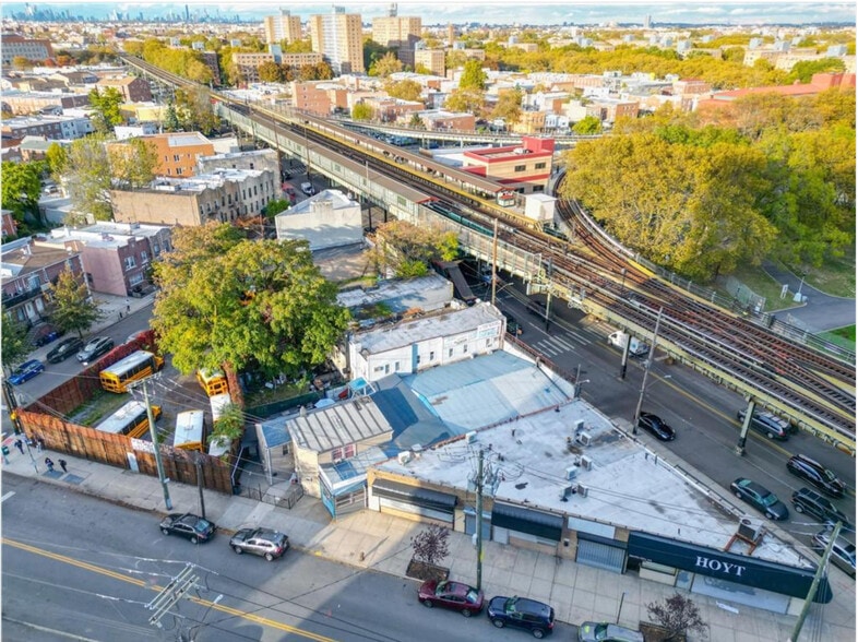 Multi-Property Assemblage in Brooklyn portfolio of 7 properties for sale on LoopNet.ca - Primary Photo - Image 1 of 20