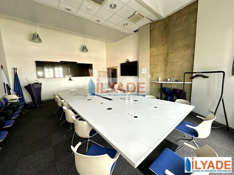 30 Boulevard Saade - Quai Lazaret, Marseille à louer - Photo du bâtiment - Image 3 de 12