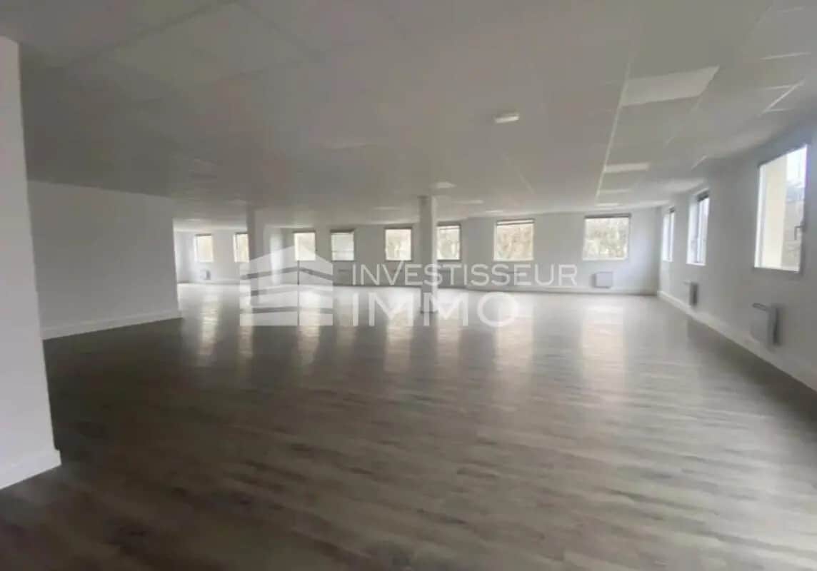 Office in Champigny-sur-Marne for lease Interior Photo- Image 1 of 1