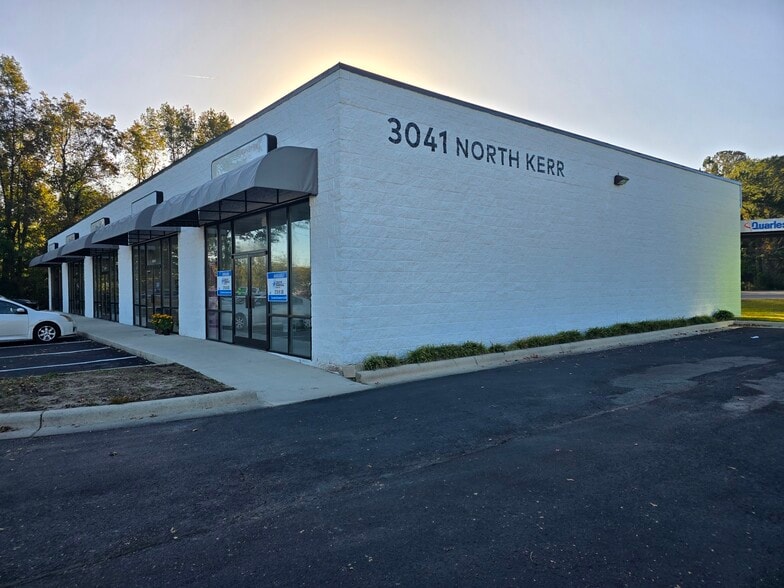 3041 N Kerr Ave, Wilmington, NC à louer - Photo du bâtiment - Image 3 de 4