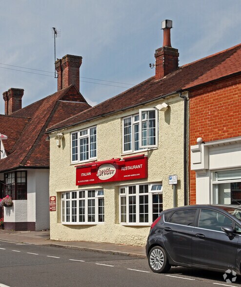 3-3A High St, Bagshot à vendre - Photo du bâtiment - Image 2 de 38