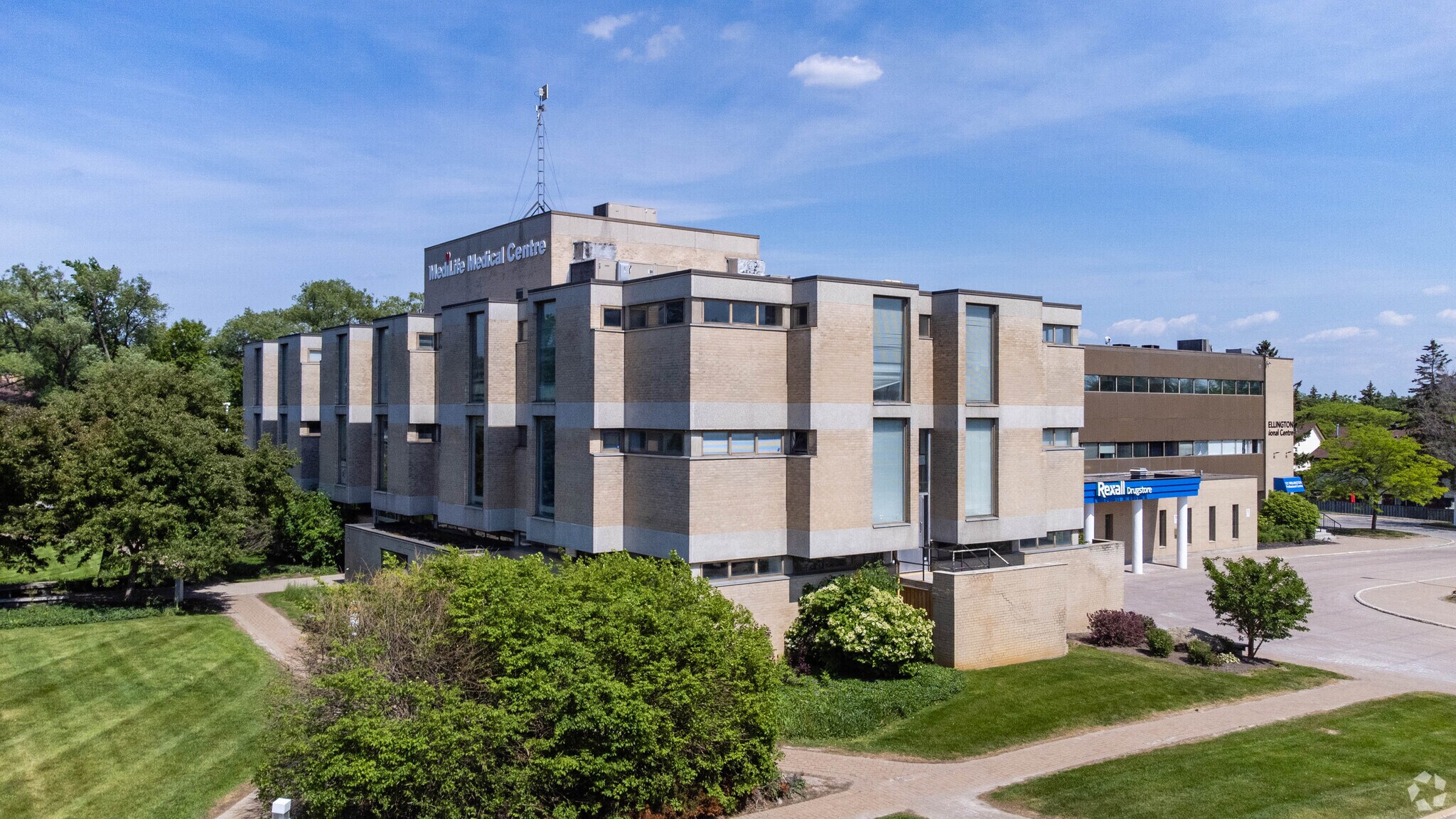 121 Wellington St W, Barrie, ON à vendre Photo du bâtiment- Image 1 de 1