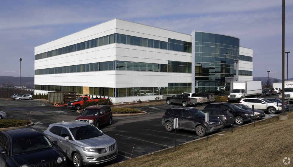 52 Glenmaura National Blvd, Moosic, PA for lease - Building Photo - Image 2 of 4