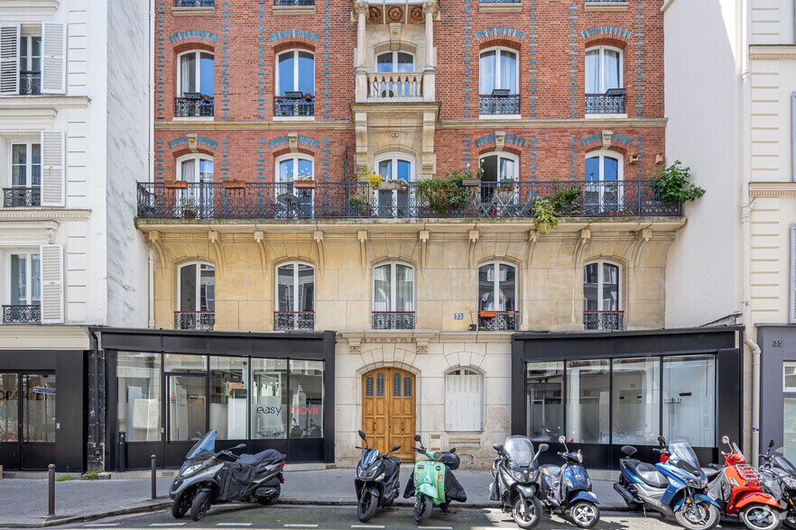 33 Rue Truffaut, Paris à louer - Photo du bâtiment - Image 2 de 2