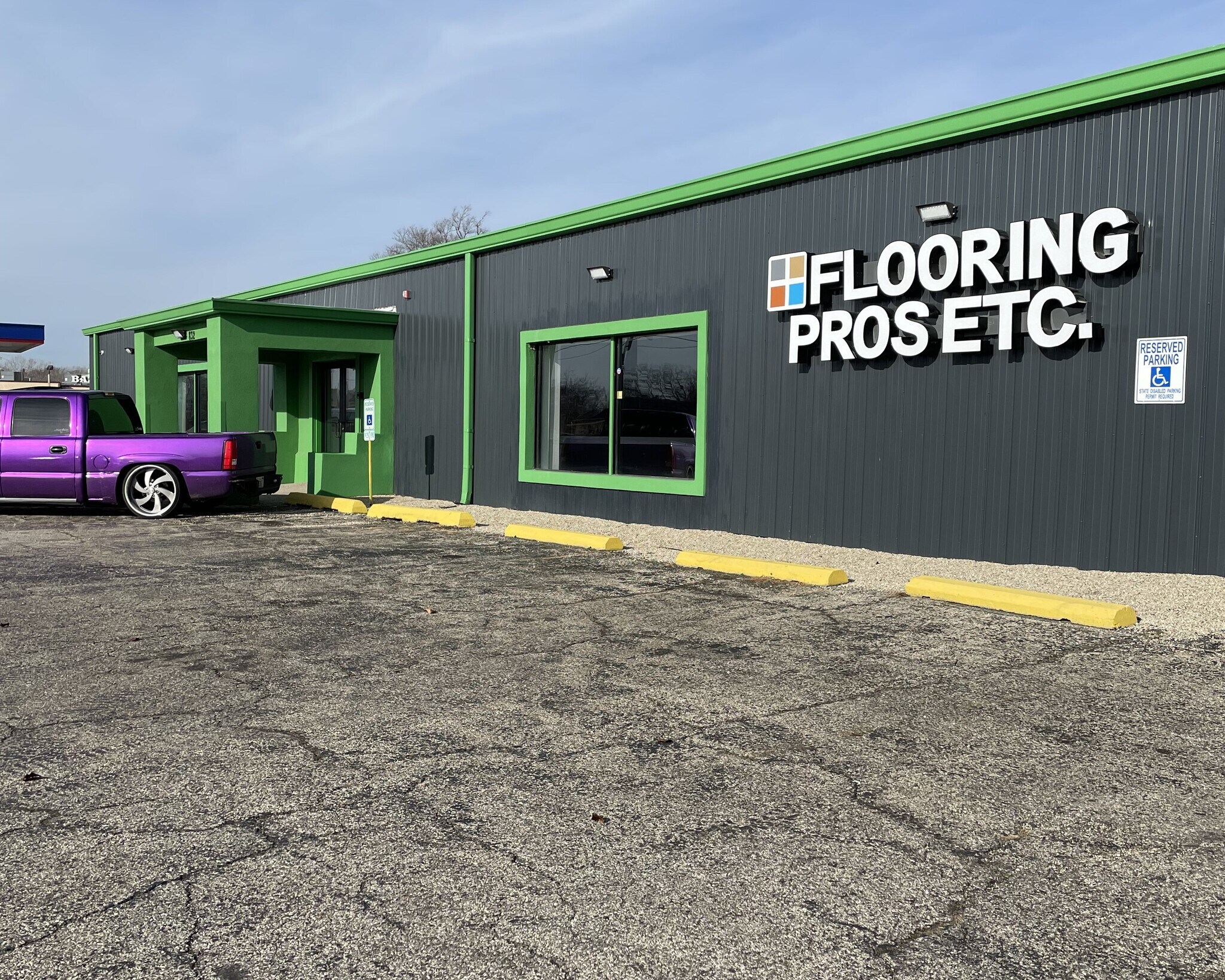 832 W Rollins Rd, Round Lake, IL for lease Building Photo- Image 1 of 14