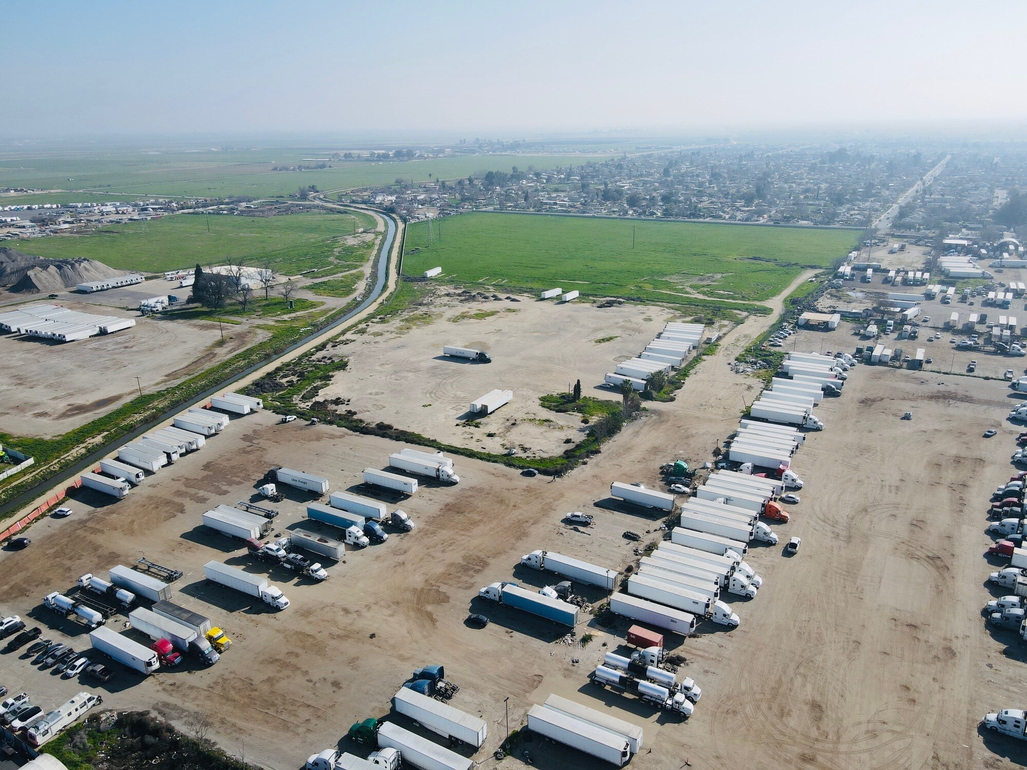 75 E White Ln, Bakersfield, CA à vendre Photo principale- Image 1 de 8