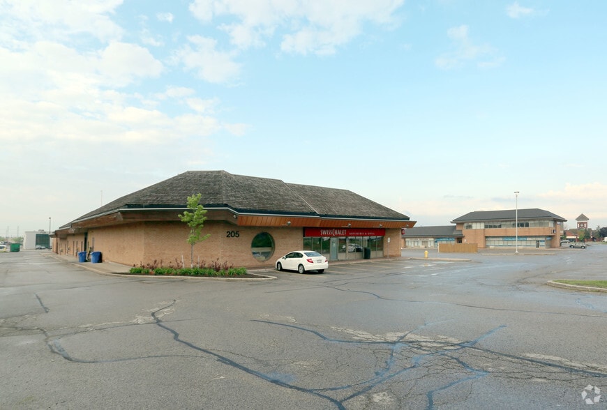 211 Marycroft Ave, Vaughan, ON for lease - Primary Photo - Image 1 of 7