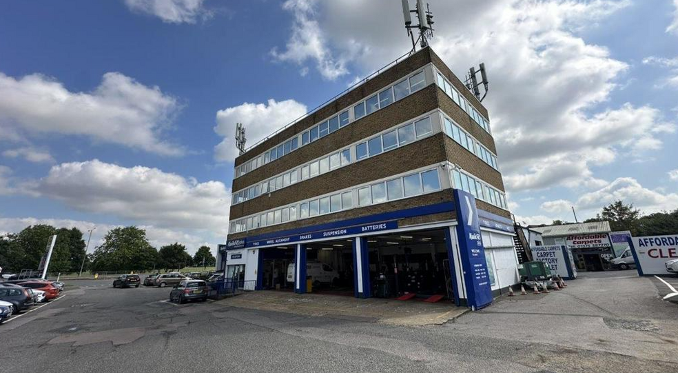 Daneholes Roundabout, Grays for lease - Building Photo - Image 1 of 7