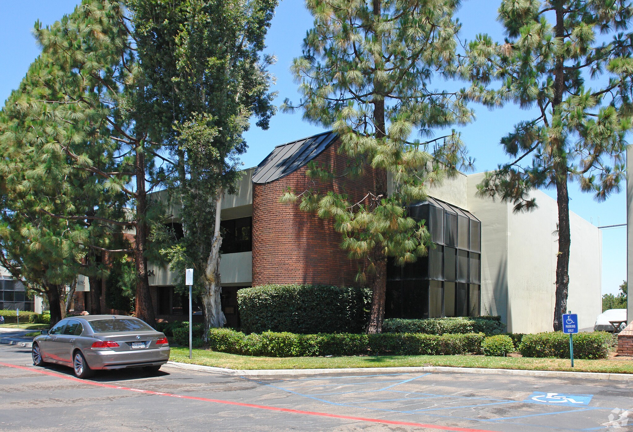 6324 Ferris Sq, San Diego, CA à louer Photo du bâtiment- Image 1 de 14