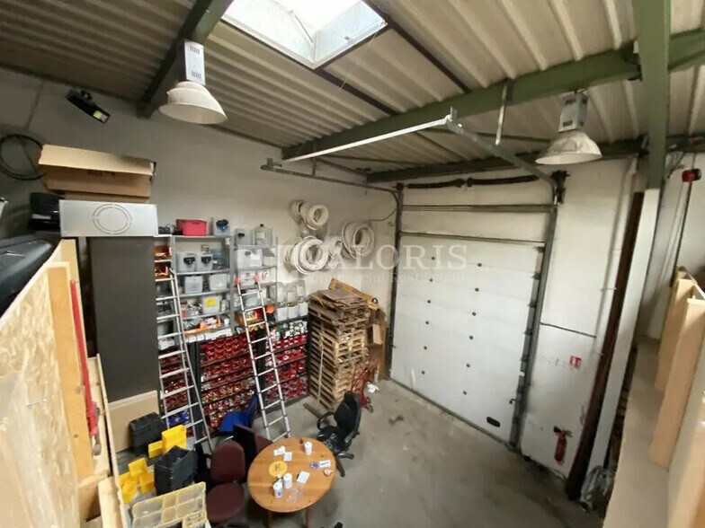 Flex in Vénissieux for lease - Interior Photo - Image 3 of 10