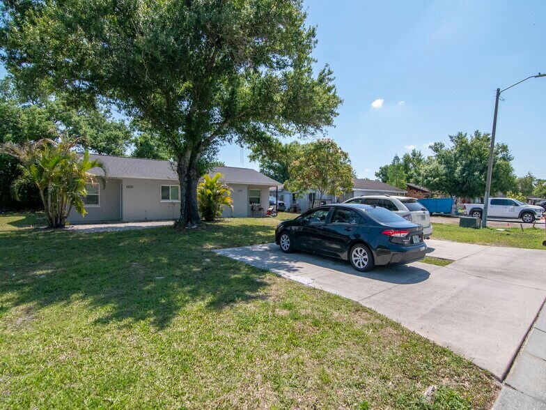 6205-6207 12th Street Ct E, Bradenton, FL à vendre - Photo du bâtiment - Image 2 de 29