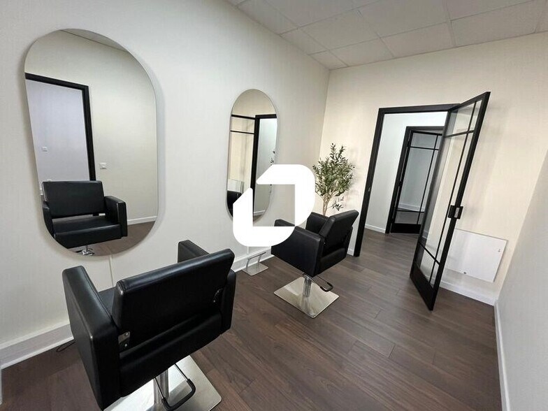 Office in Montigny-le-Bretonneux for lease - Interior Photo - Image 3 of 11