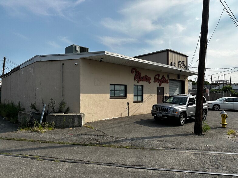 265 Merritt Ave, Wyandanch, NY for lease - Building Photo - Image 2 of 12