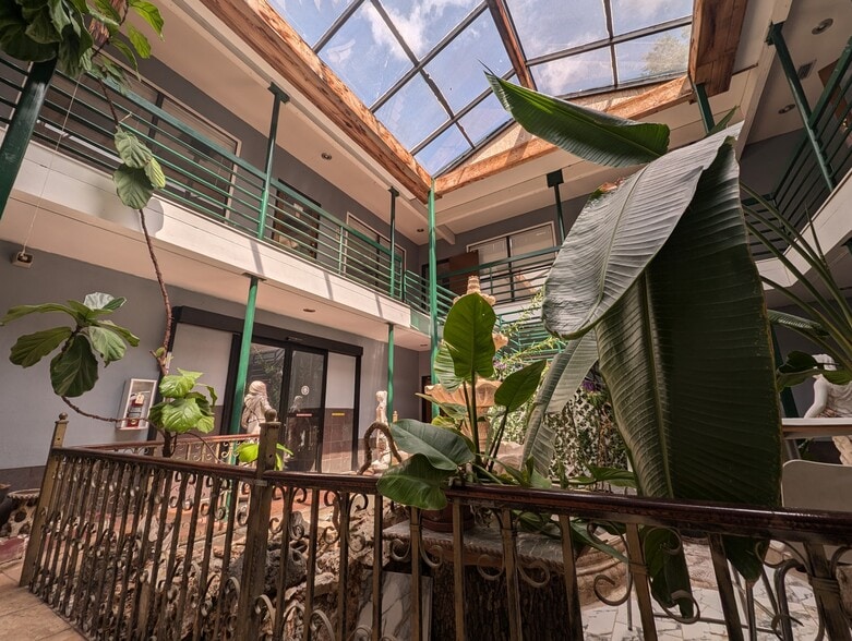 4005 Menchaca Rd, Austin, TX for sale - Building Photo - Image 3 of 15