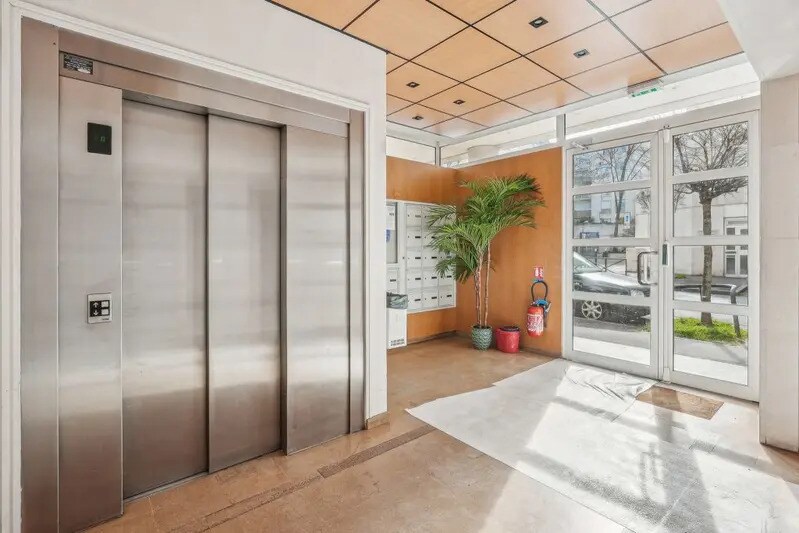 19 Rue Diderot, Issy-les-Moulineaux for lease - Lobby - Image 2 of 12