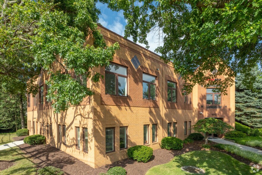 1912 Woodford Rd, Vienna, VA à louer - Photo du bâtiment - Image 3 de 4