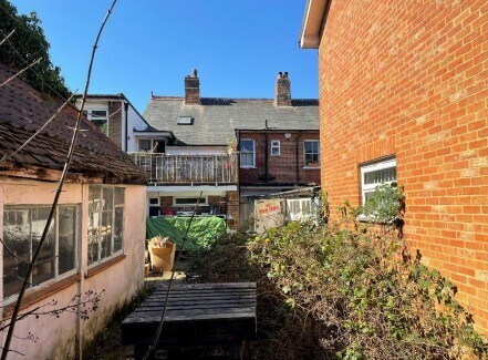 11-17 High St, Leatherhead à vendre - Photo du bâtiment - Image 2 de 5