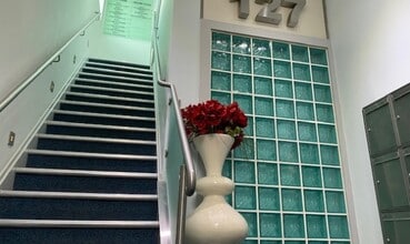 127 High Rd, Loughton à louer Photo intérieure- Image 1 de 4