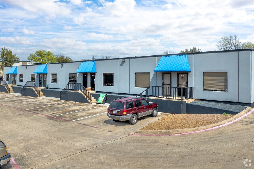 1510 Randolph St, Carrollton, TX à louer - Photo du bâtiment - Image 3 de 22