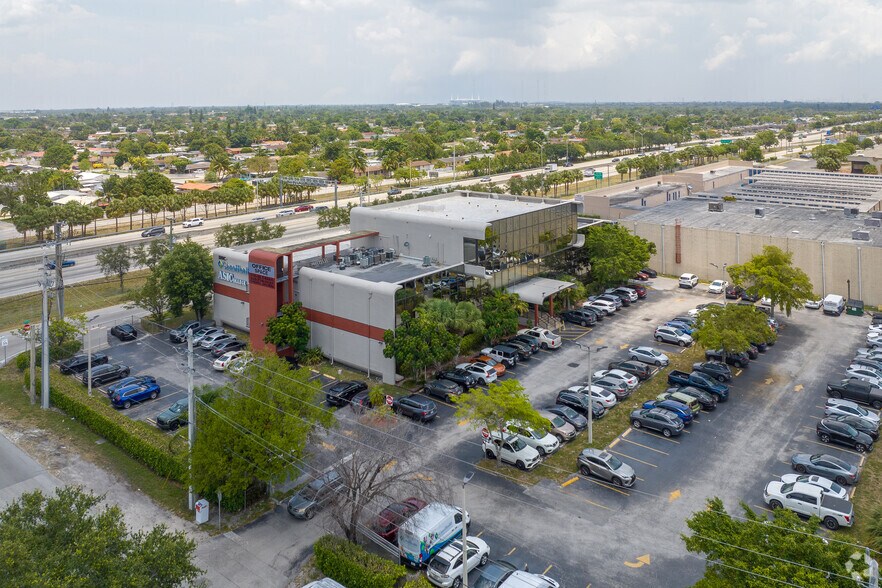 5190 NW 167th St, Miami Lakes, FL à louer - Aérien - Image 3 de 10