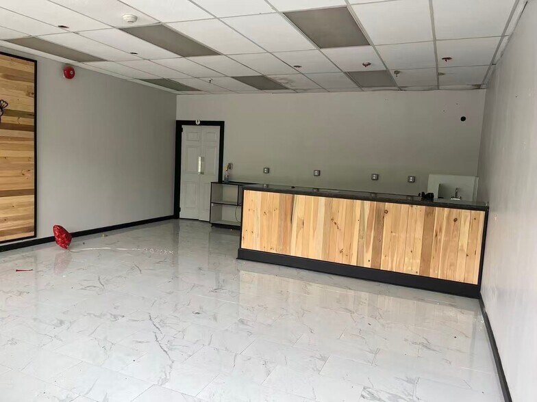840-850 Portion Rd, Ronkonkoma, NY à louer - Photo du bâtiment - Image 2 de 6