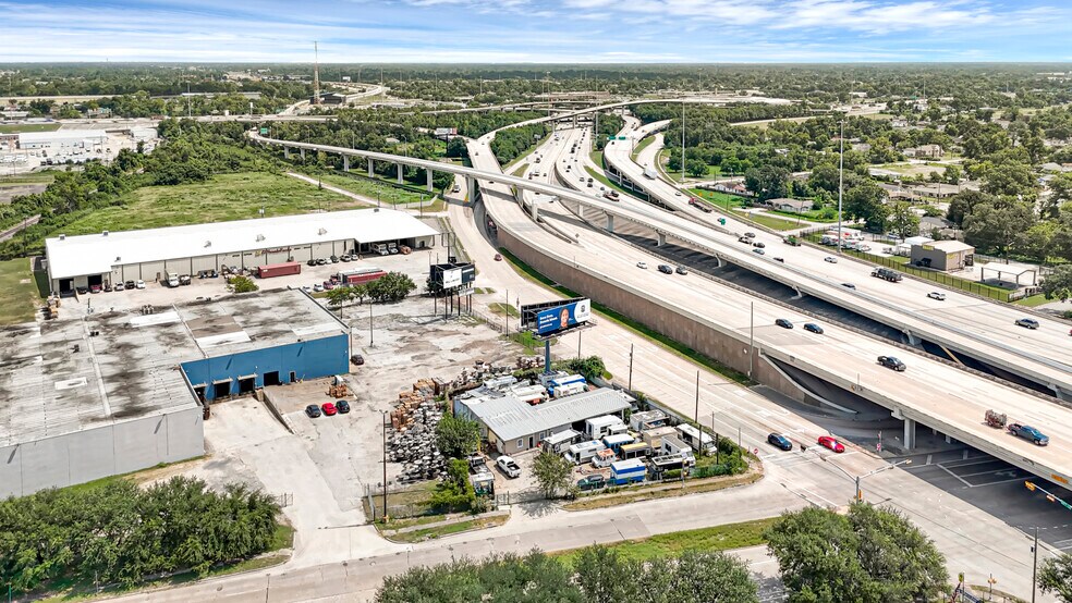 3803 Eastex Fwy, Houston, TX à vendre - Photo du bâtiment - Image 3 de 15