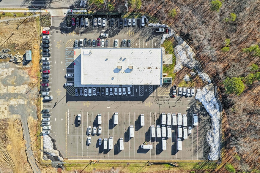 880 Main St, Sayreville, NJ à louer - Photo du bâtiment - Image 2 de 2