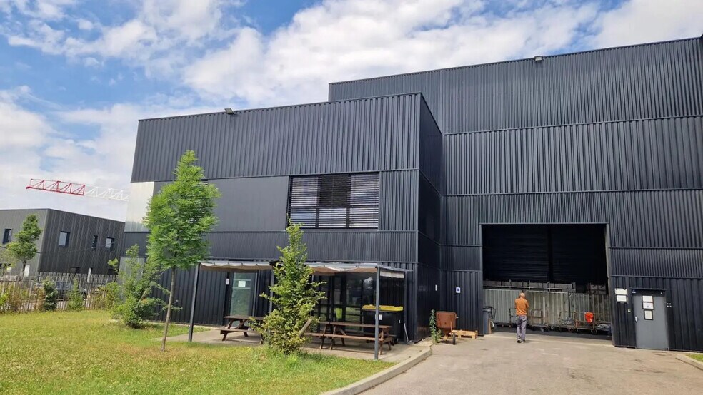 Bureau dans Genas à louer - Photo du bâtiment - Image 2 de 14