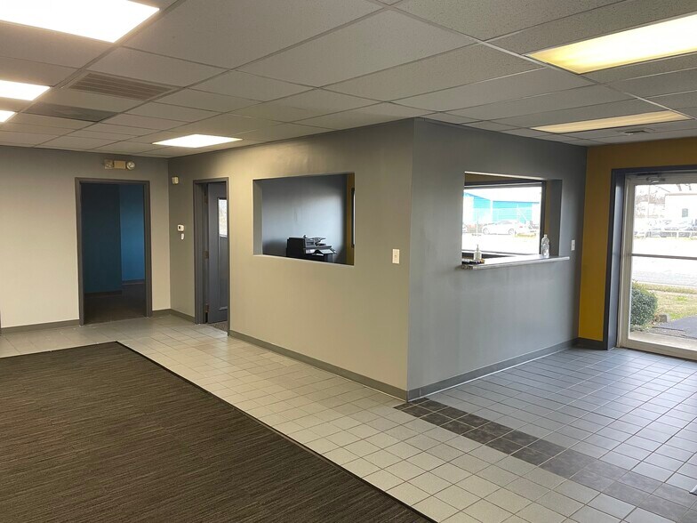 533 University Blvd, Birmingham, AL à louer - Photo intérieure - Image 2 de 7