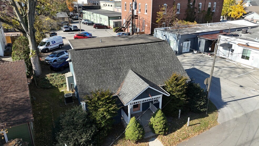 60 S Elm St, Zionsville, IN à vendre - Photo du bâtiment - Image 2 de 10