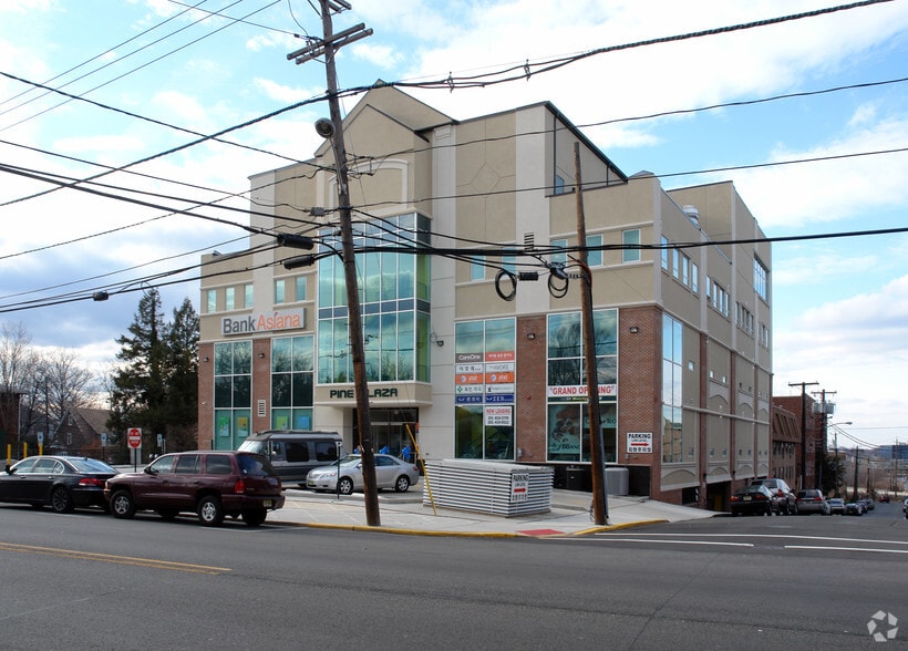 7 Broad Ave, Palisades Park, NJ for lease - Building Photo - Image 3 of 6