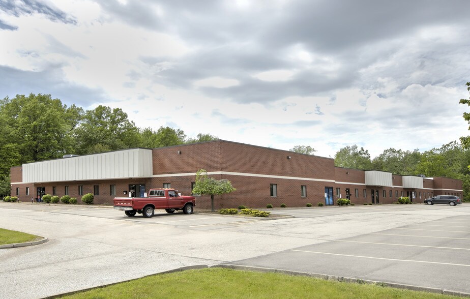 12307-12325 Plaza Dr, Parma, OH à louer - Photo principale - Image 1 de 1