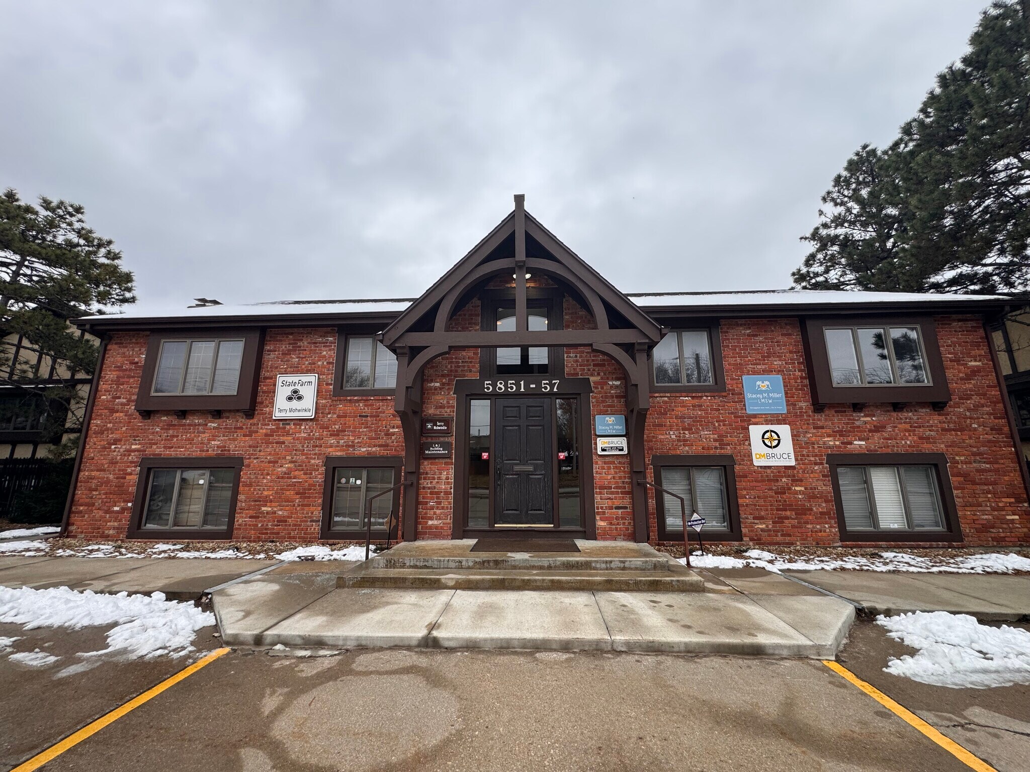 5857 SW 29th St, Topeka, KS for sale Primary Photo- Image 1 of 10