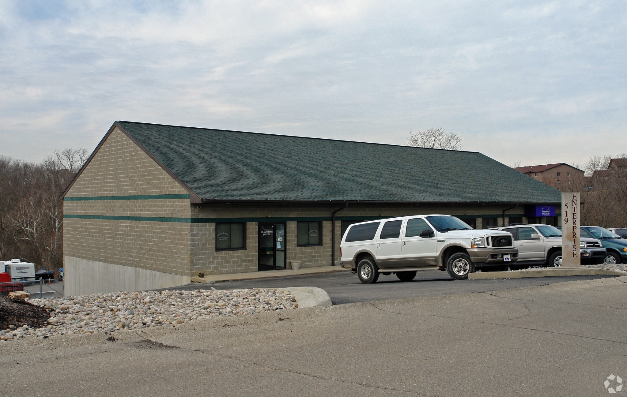 519 Enterprise Dr, Crescent Springs, KY for lease Primary Photo- Image 1 of 3