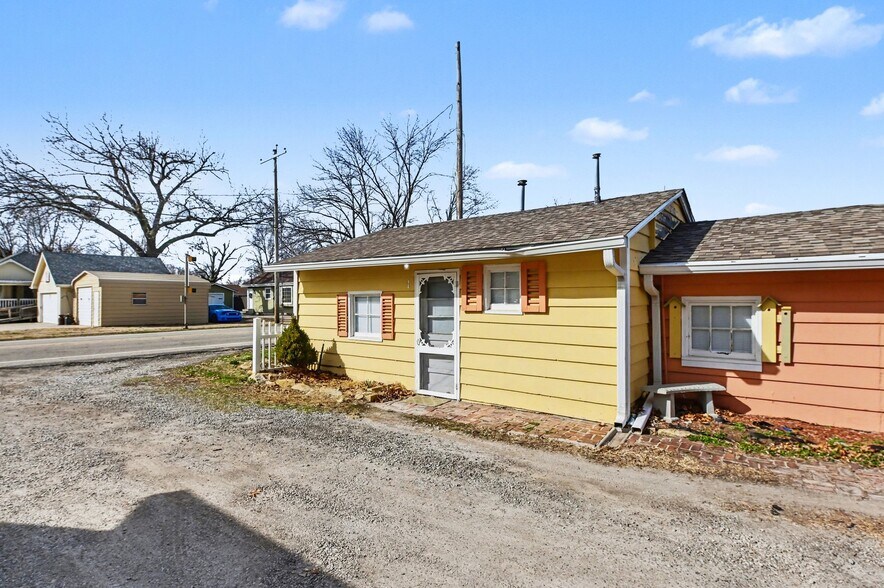 308 Chestnut St, Silver Lake, KS à vendre - Photo du bâtiment - Image 3 de 53