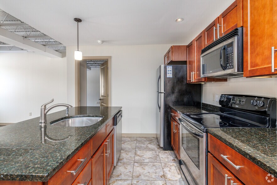 4001 E Genesee St, Syracuse, NY à louer - Photo intérieure - Image 3 de 29