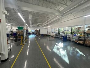 255 Ballardvale St, Wilmington, MA à louer Photo intérieure- Image 2 de 8